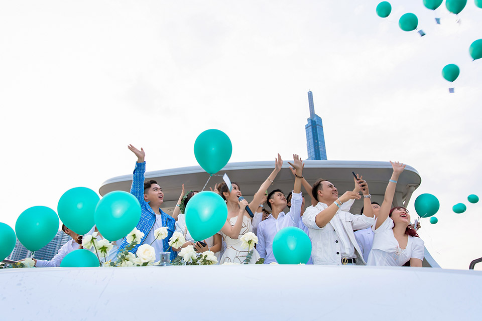 CEO Midu đãi tiệc kín trên du thuyền triệu đô giữa đám cưới trăm tỷ của tình cũ Phan Thành - 4