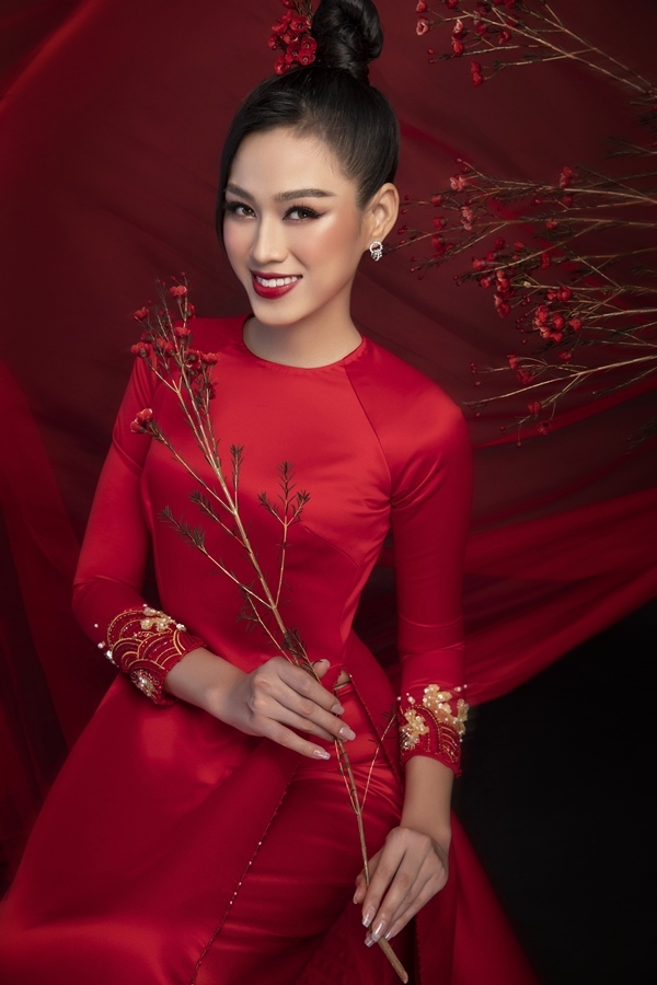 Hoa hậu Đỗ Hà, á hậu Phương Anh, Ngọc Thảo diện áo dài cách tân