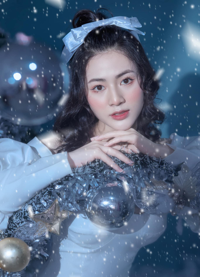 Việt Hoa khác lạ trong bộ ảnh đón Giáng sinh - Ảnh 5.