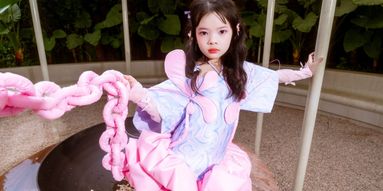 Hé lộ Gương mặt đại diện của BST “Armor of Aurora” – Mẫu nhí Lê Gia Hân