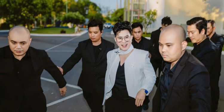 MC Minh Hưng gây chú ý với phong thái chuyên nghiệp tại Hoa hậu Doanh nhân Siêu Quốc Gia 2025