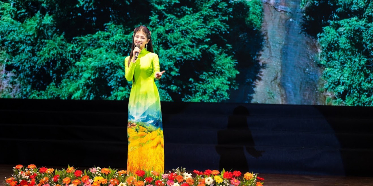 MAI THANH TRÚC TỎA SÁNG TẠI LỄ CÔNG BỐ “SAO VÀNG THƯƠNG HIỆU QUỐC GIA 2025”